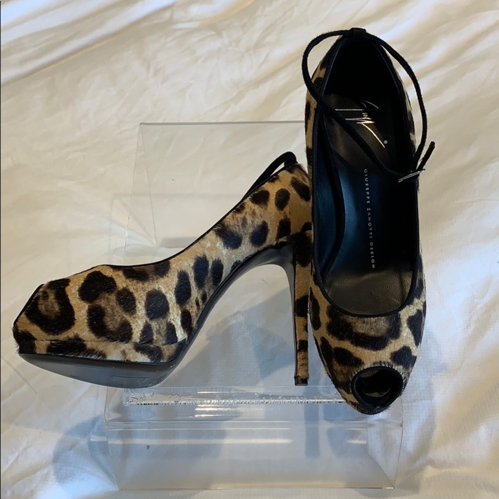 Giuseppe Zanotti Leopard print calf hair pumps